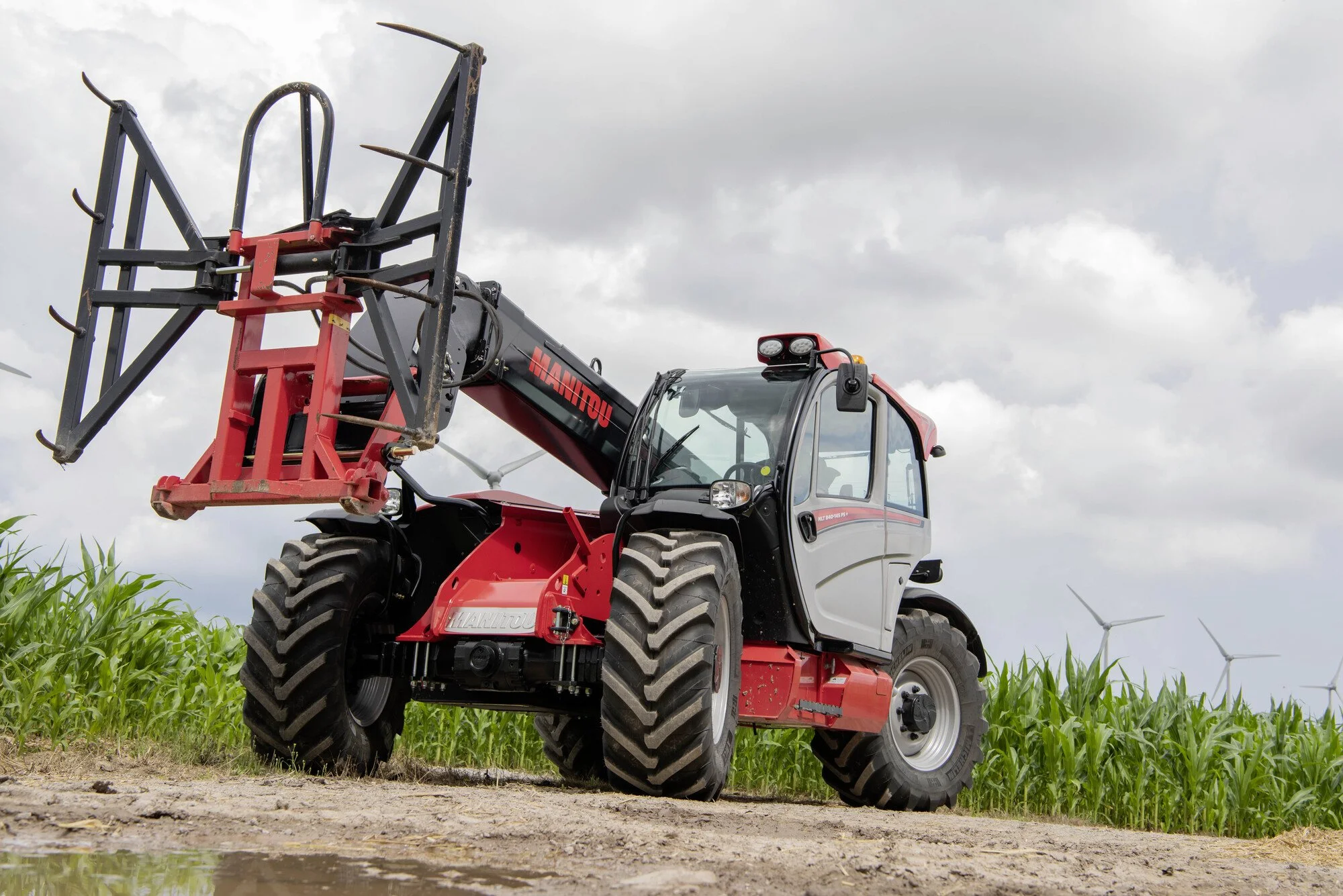 application_clamp_bales_p2bg_2x4_intensive_manitou_002.jpg