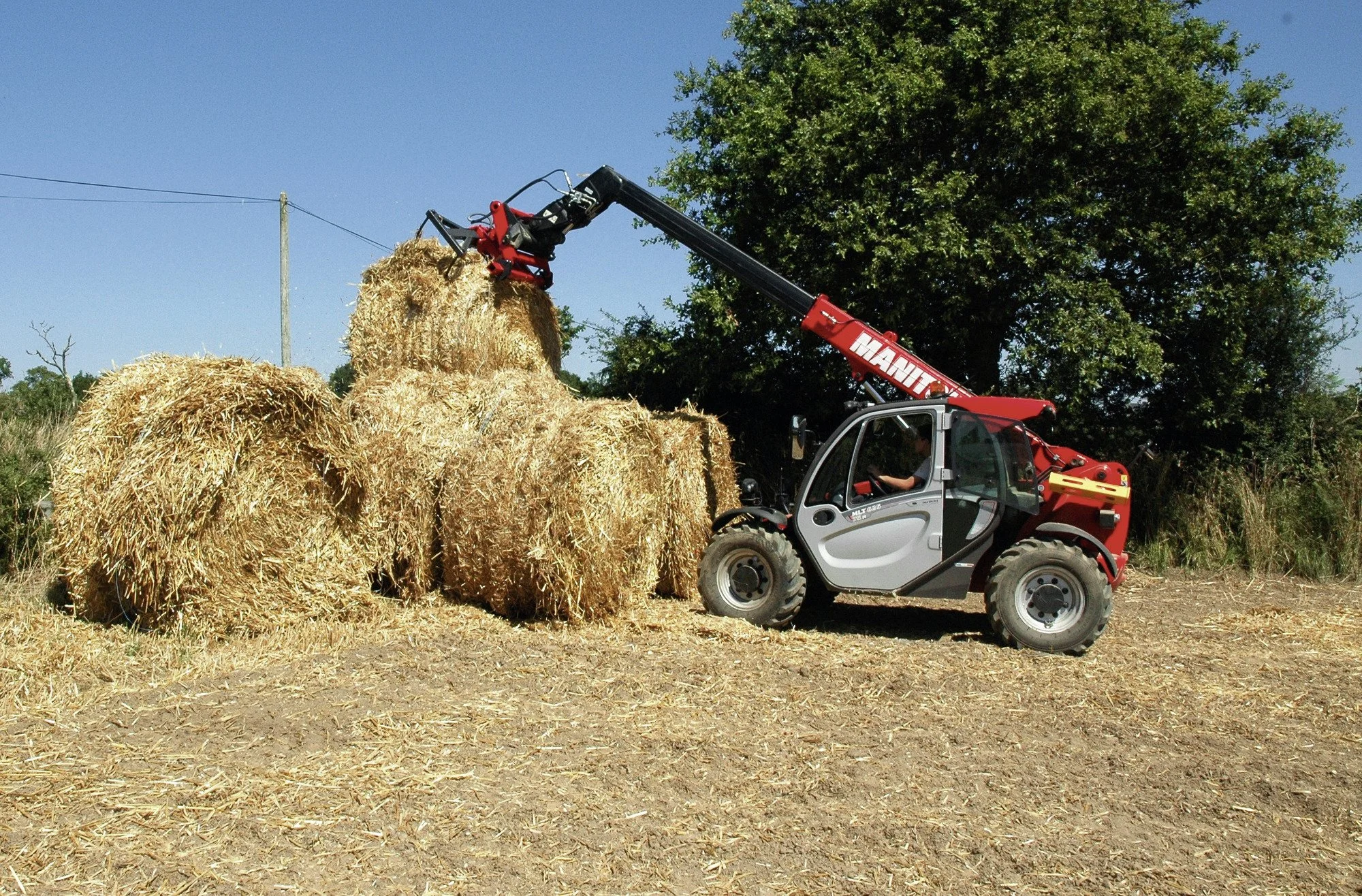 application_clamp_bales_pbg_2x2_super_compact_manitou_001.jpg