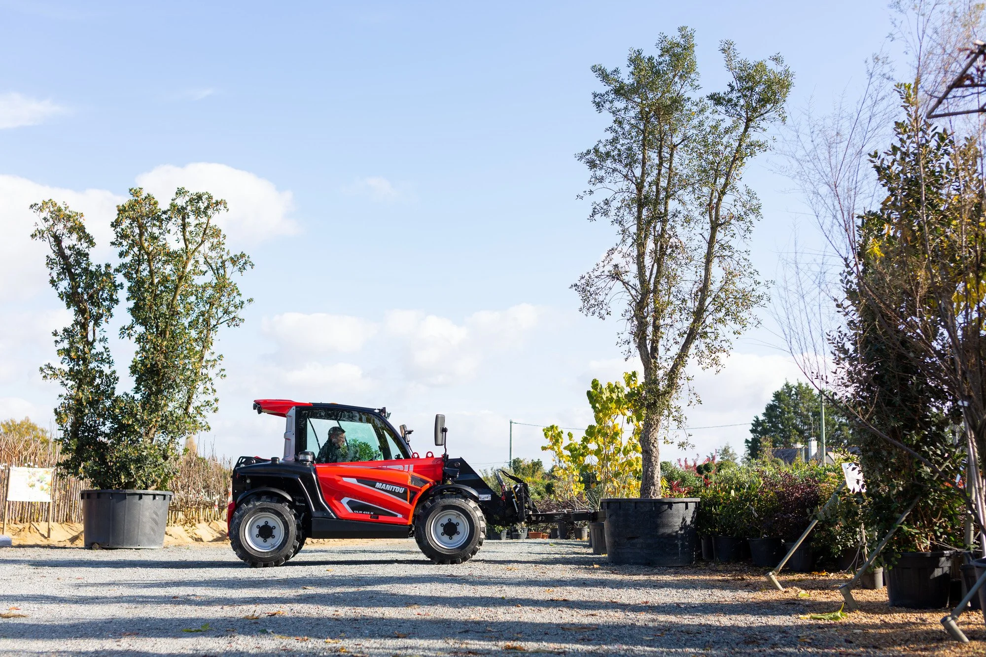 application_telehandler_ulm_415_h_nursery_manitou_009.jpg