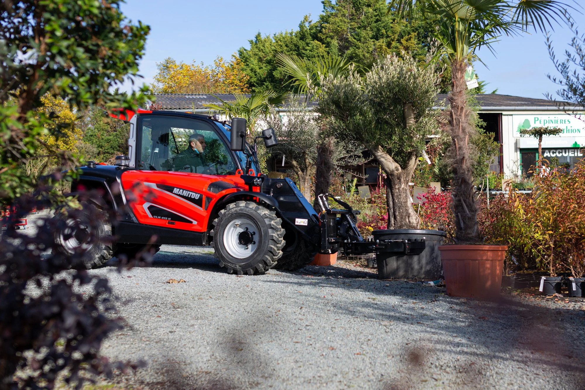 application_telehandler_ulm_415_h_nursery_manitou_002.jpg