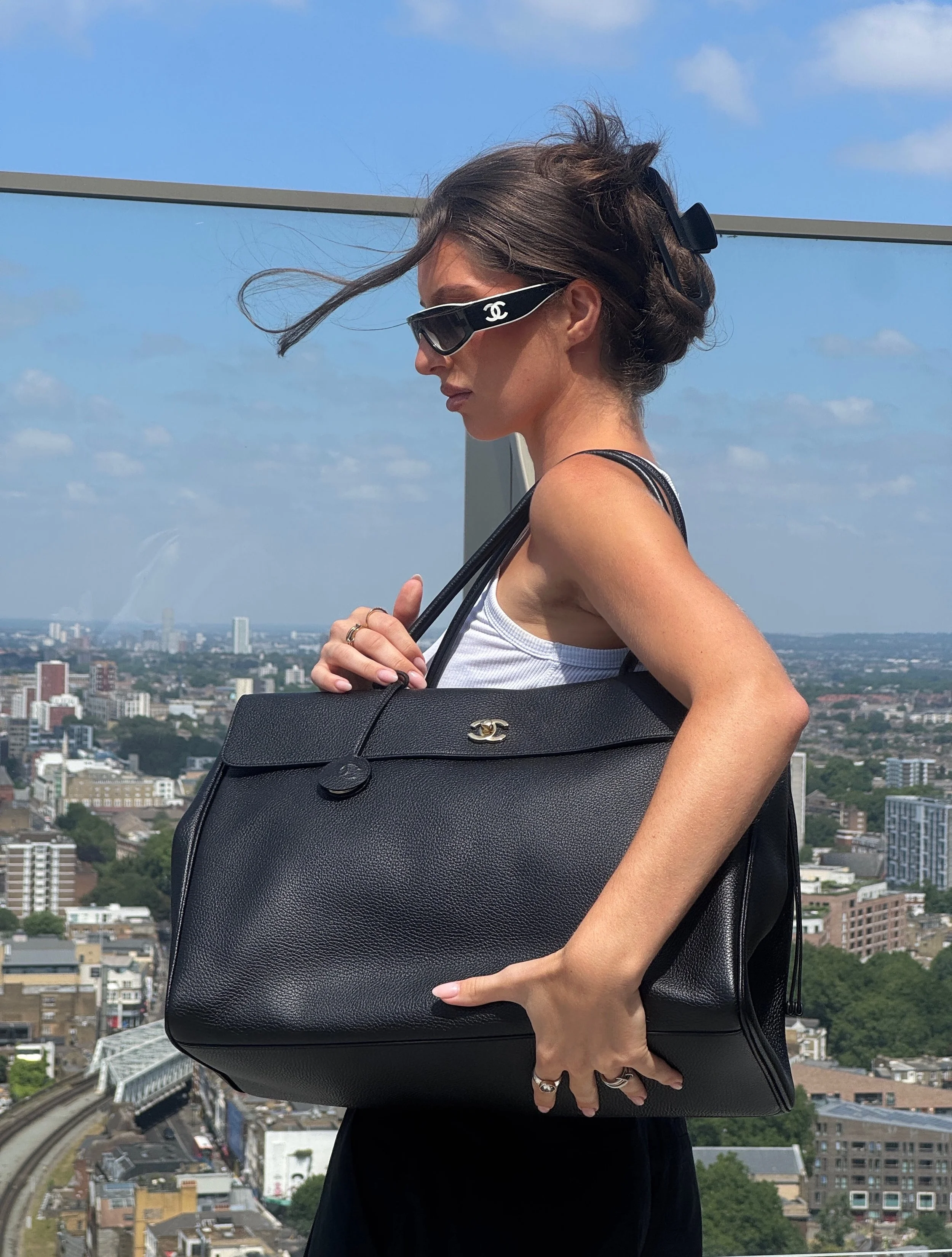 Chanelmaxxing👜

📲: +44 7392 574570
📷: @si_renstyling

🔎 Chanel, ss26, metiers d&rsquo;art, hailey bieber, maxi, shopping tote, bag