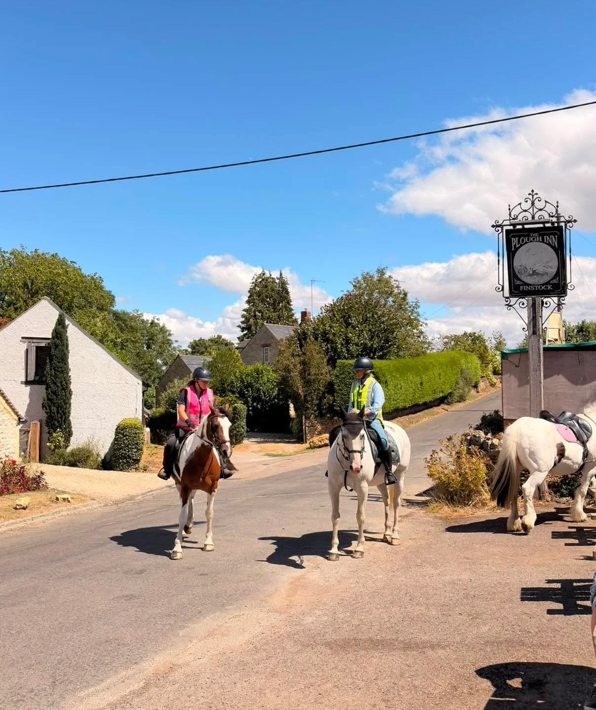 We had some special visitors at The Plough Inn today! 🐴