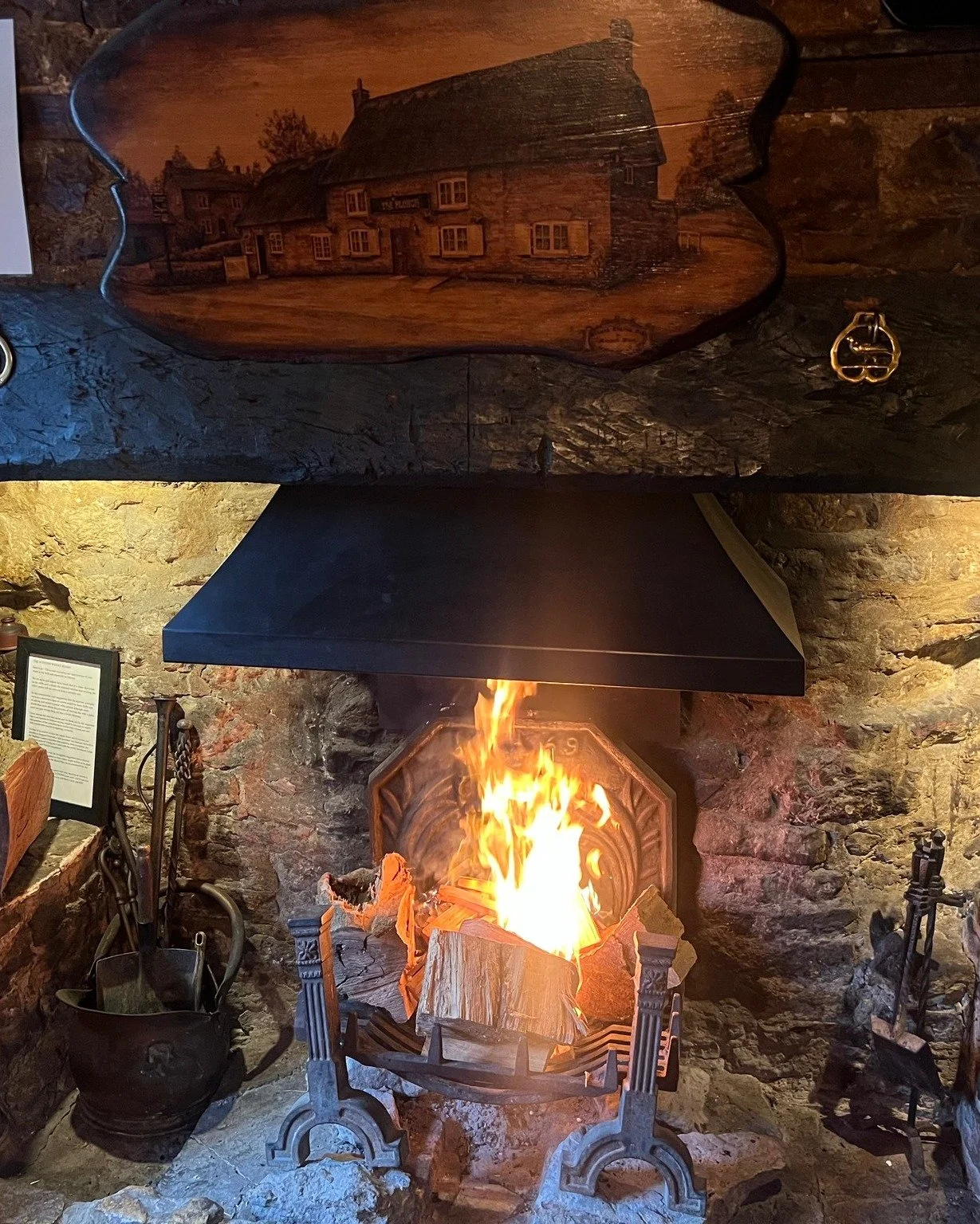 Cosy evenings, warming your toes by the fire and a pint in hand 🍻