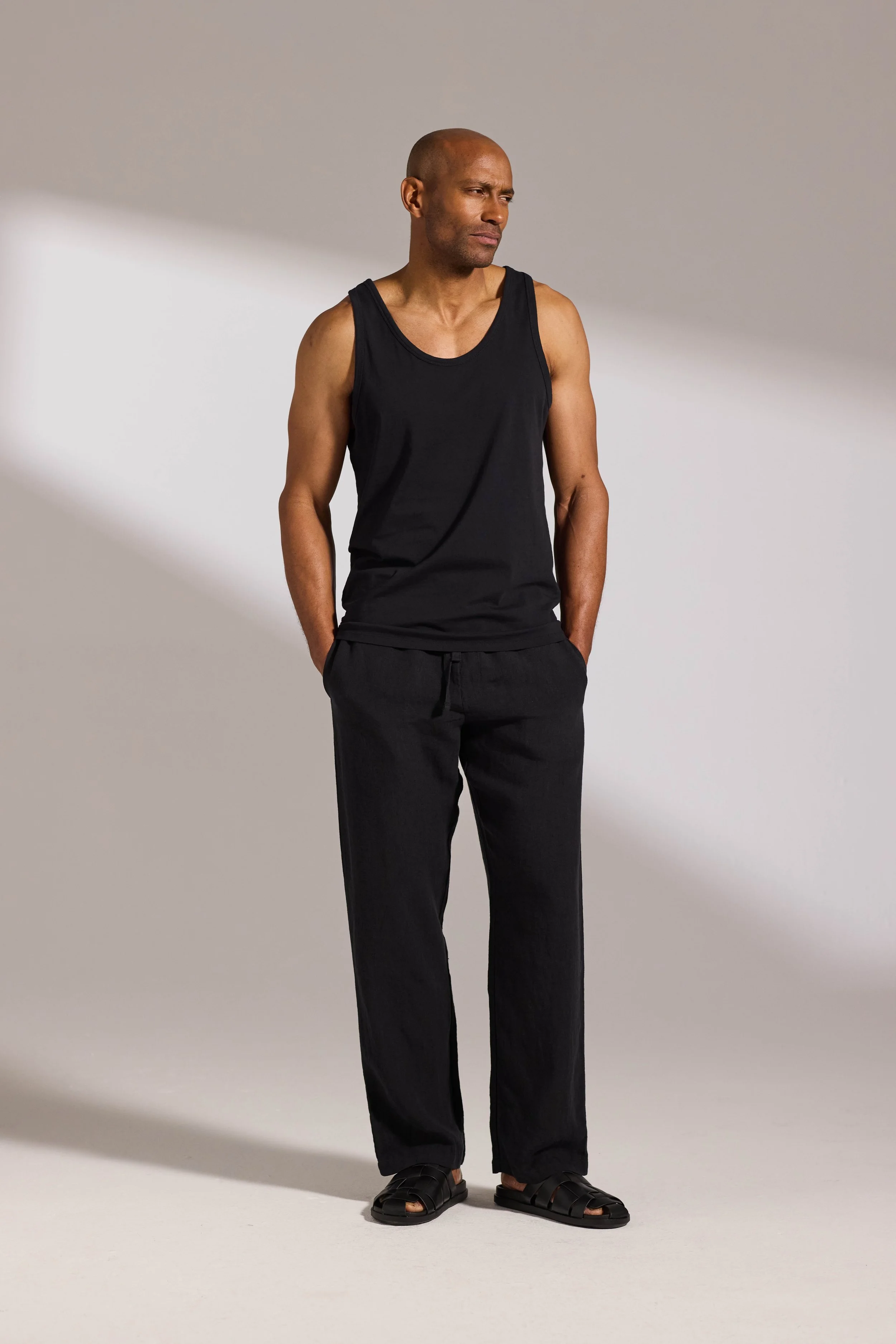 DG_WW_25_ULTIMATE_VEST_BLACK_043.jpg
