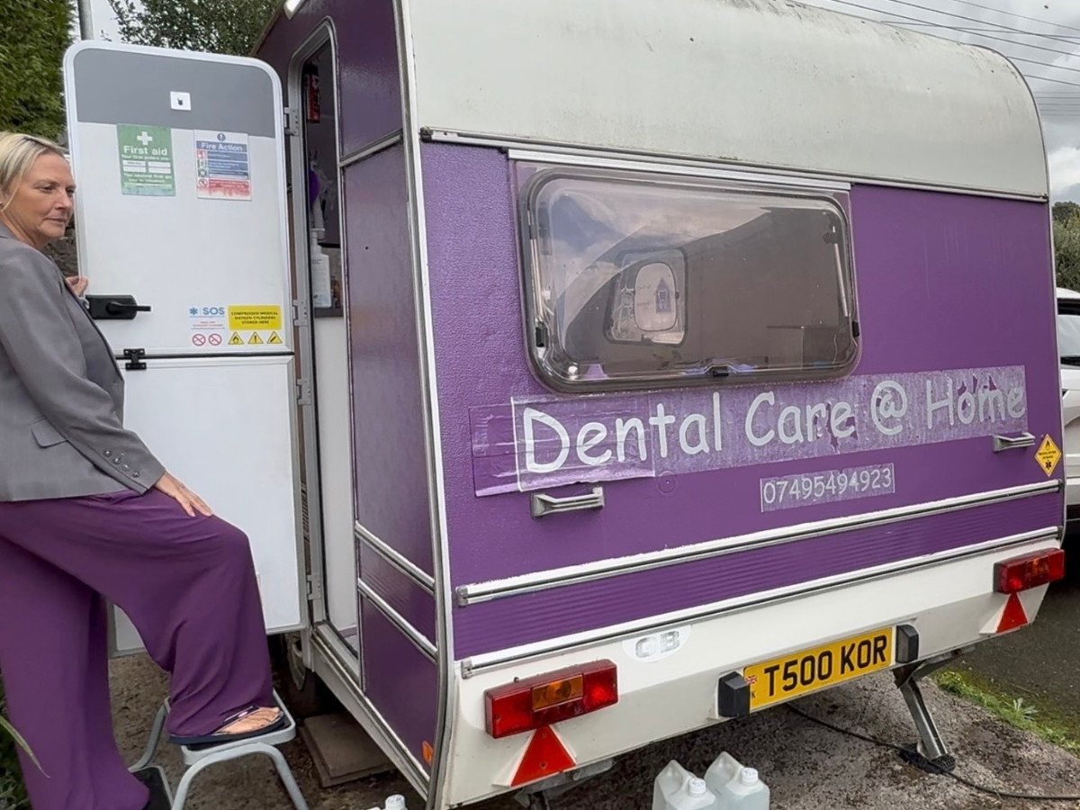 Flossy, Tara's purple caravan