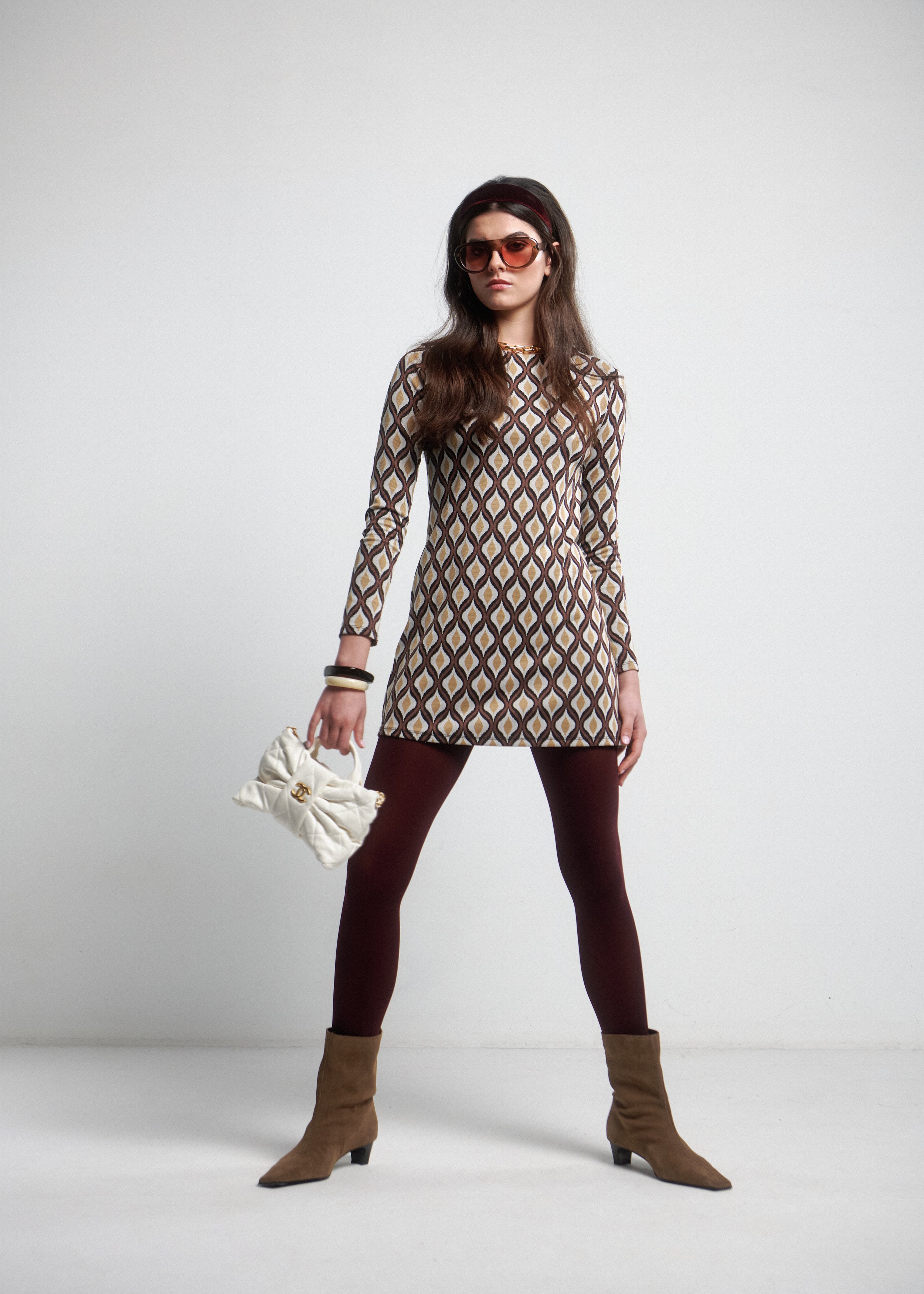 Stylist: Sofia Saldarriaga
Model: Victoria Ghinea
Photographer: Alexander Gross
MUAH: Raquel Aragues


Dress: Zara 
Tights: Calzedonia 
Boots: Mango 
Bag: Chanel
Accessories: Mango