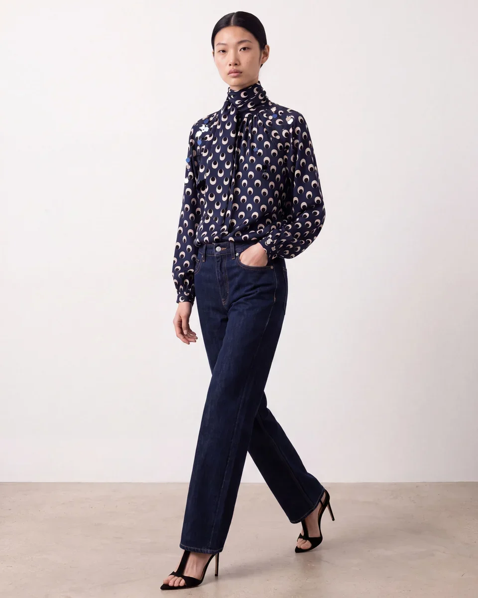 BLU.LUNARESBLU.FRONTDET_960x1200_crop_center.webp