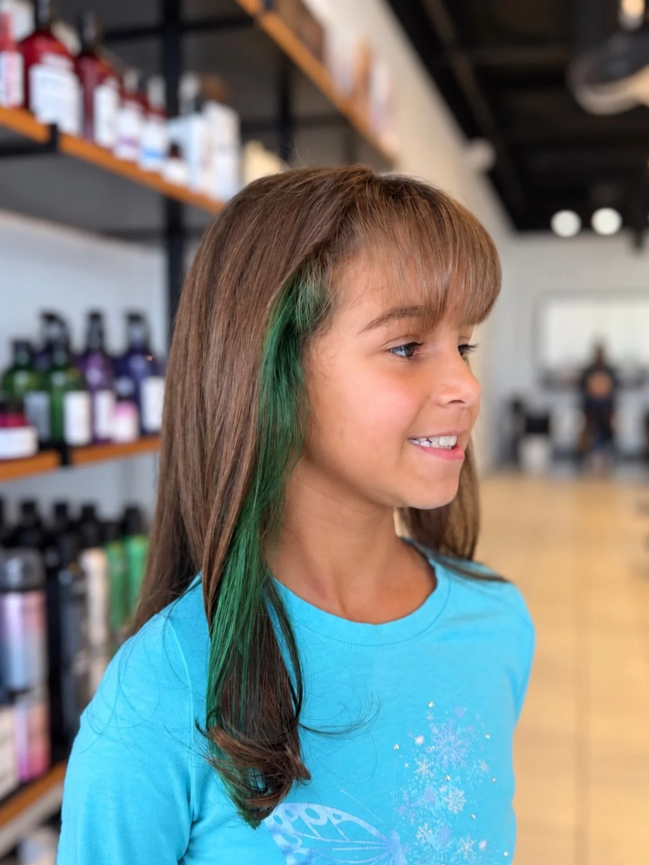 a little green for spooky season 💚👻

halloween-ready fashion shade by skye.
swipe for the smiles &rarr;

#dynfly #troymichigan #greenhair #fashioncolor #halloweenhair