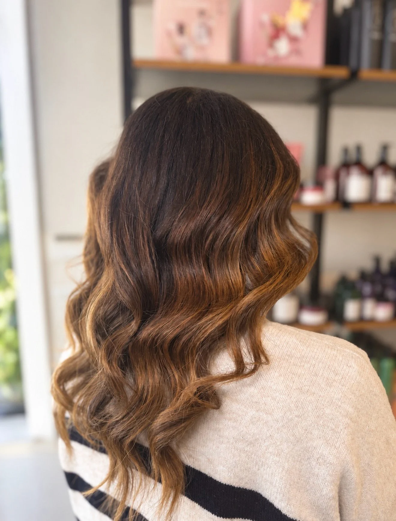 fresh roots, soft waves 🤎
take root + blowdry plus by monti.

swipe for the details &rarr;
book with monti at dynfly.com or call 248-740-9393.

#dynfly #troymichigan #michiganhairstylist #brunettehair #bouncyblowout