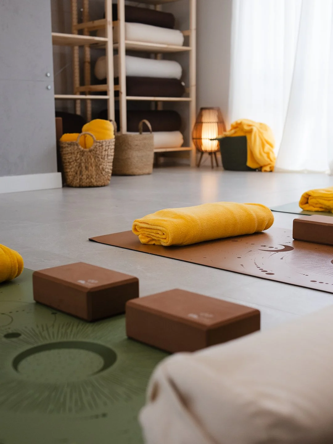 Przytulna i kameralna sala praktyki jogi, Qigong, tai chi, medytacji w Goikoi Żyrardów