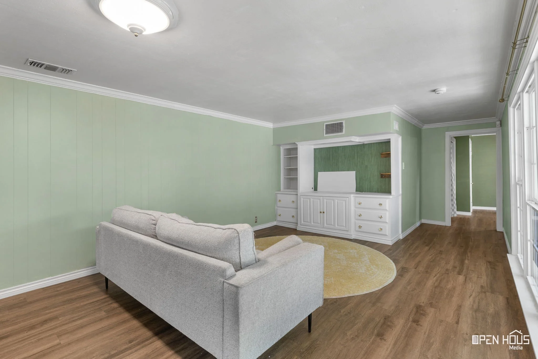 20-web-or-mls-2403-cambridge-ave.jpg