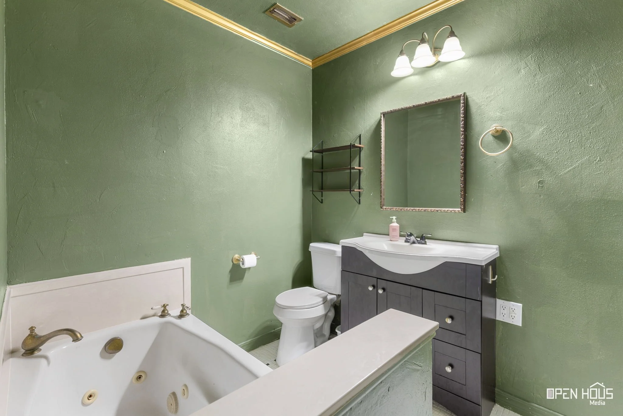16-web-or-mls-2403-cambridge-ave.jpg