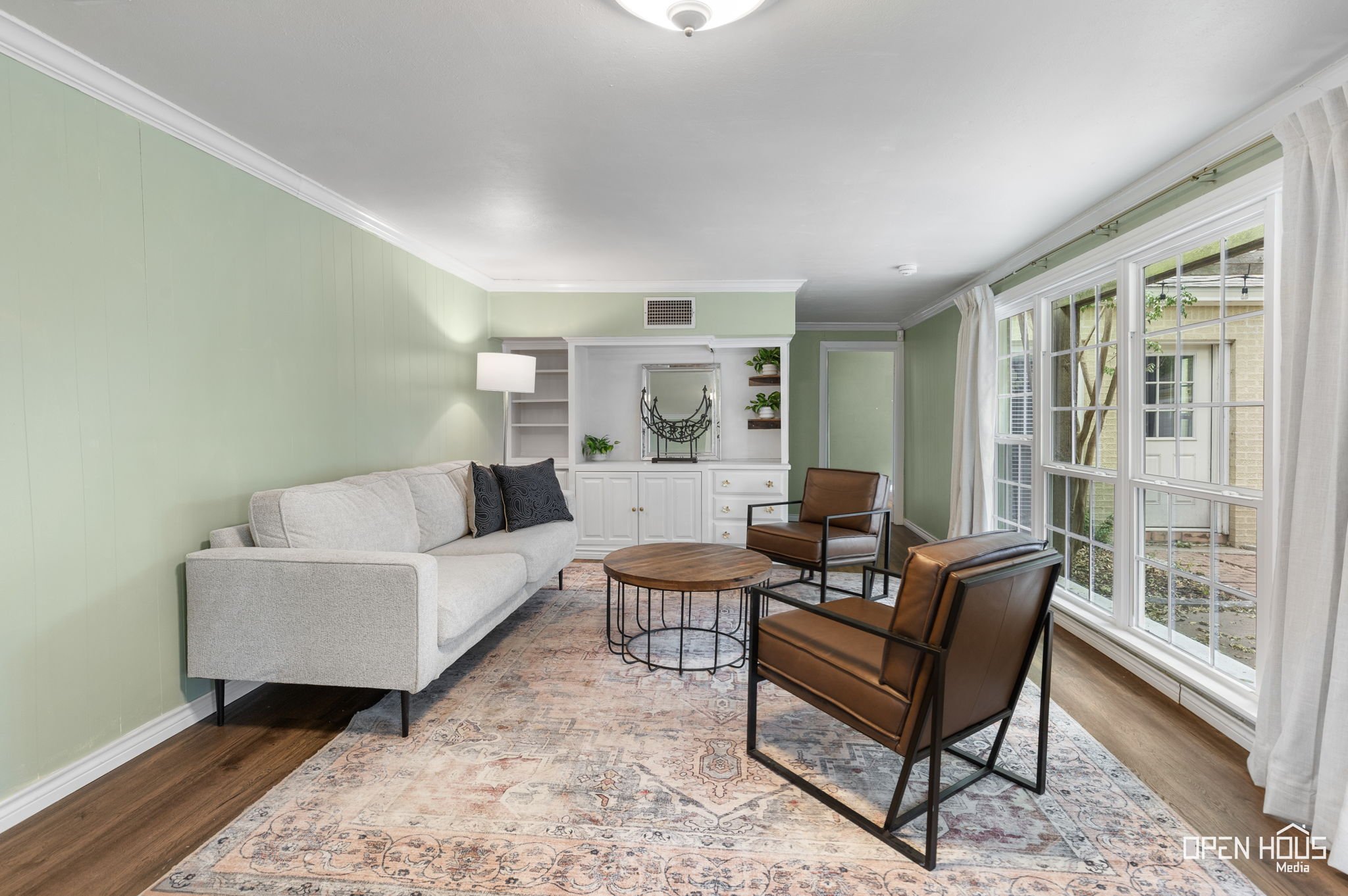 14-web-or-mls-2403-cambridge-ave.jpg