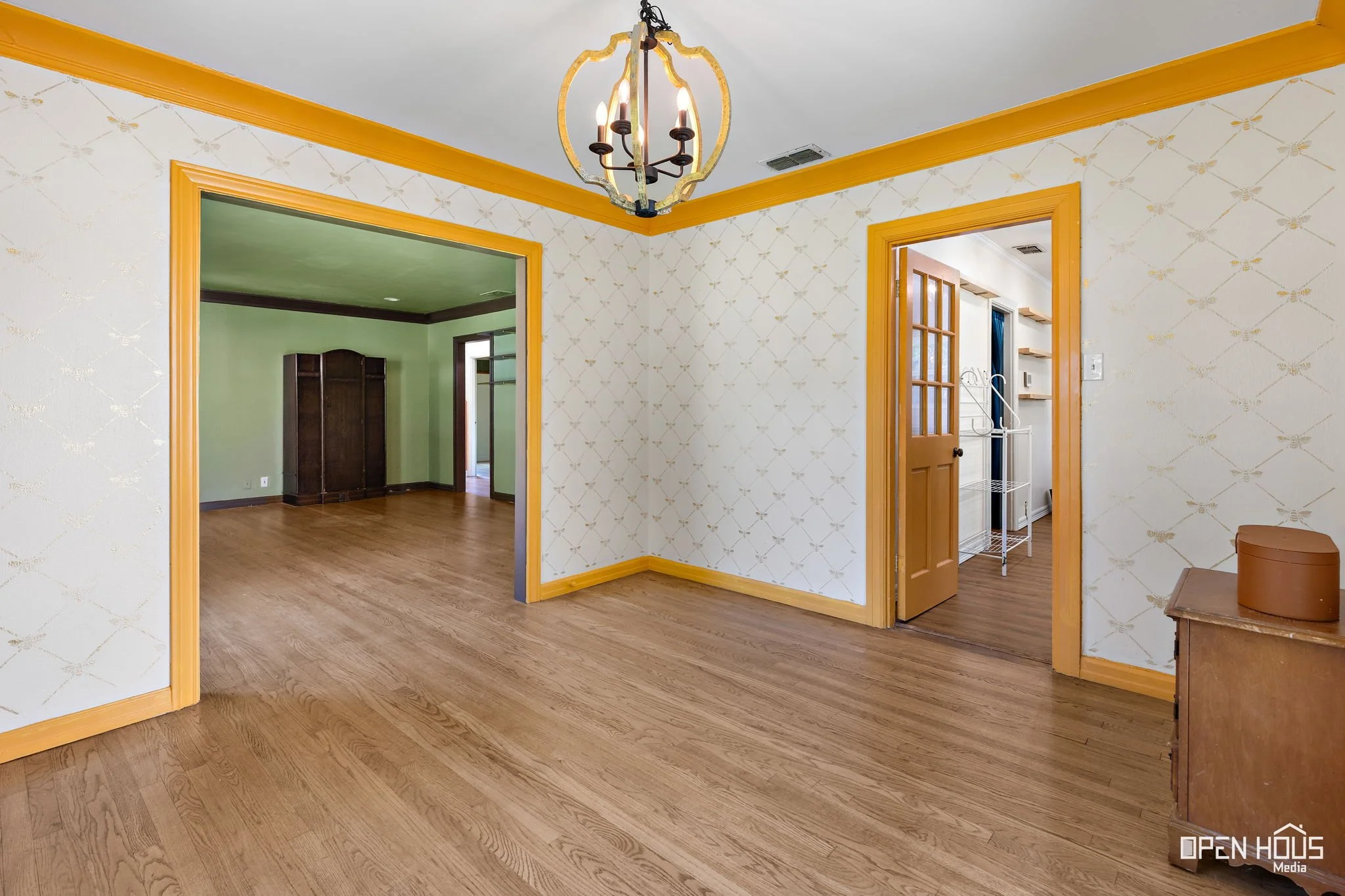 12-web-or-mls-2403-cambridge-ave.jpg