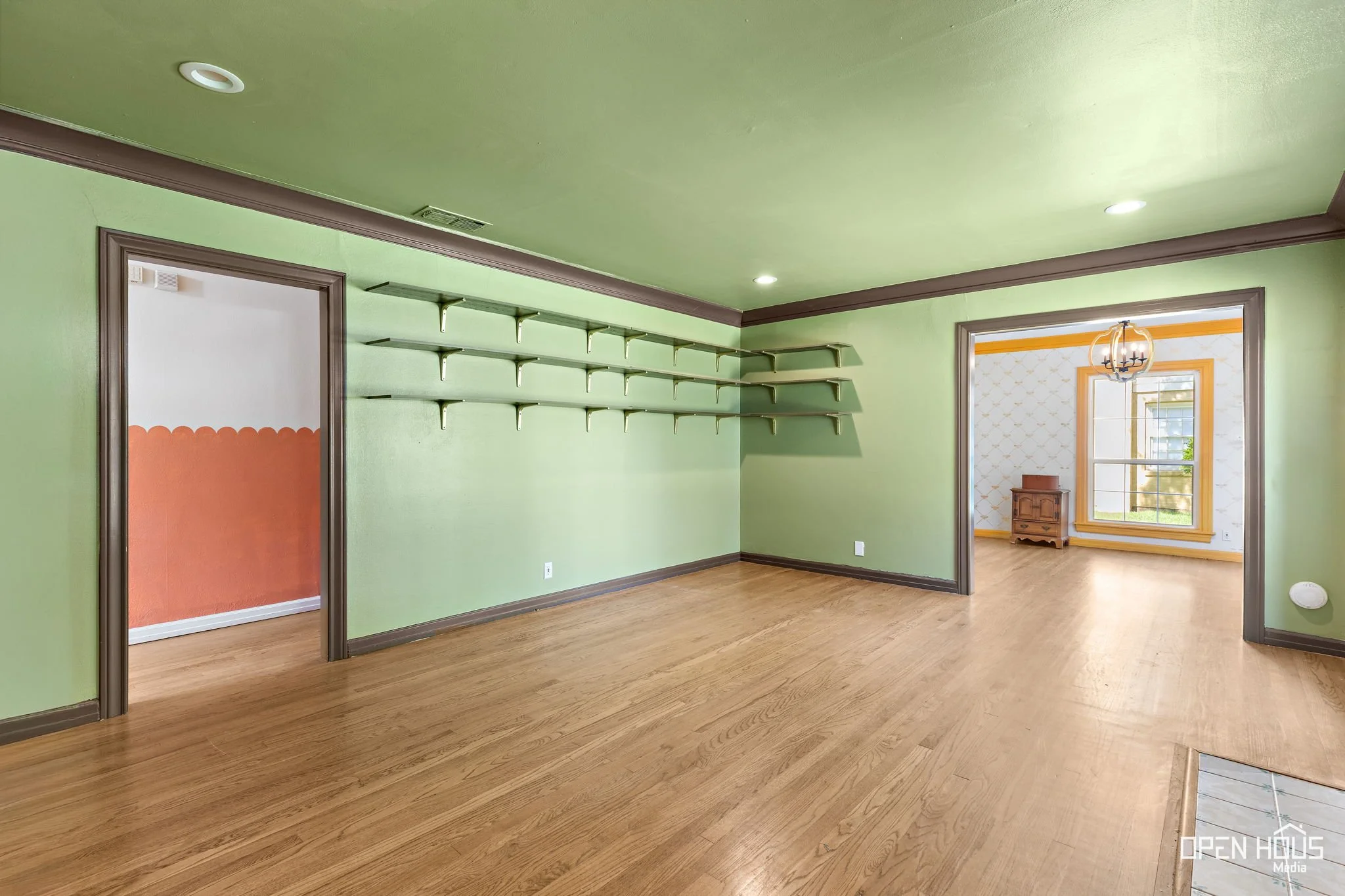 7-web-or-mls-2403-cambridge-ave.jpg