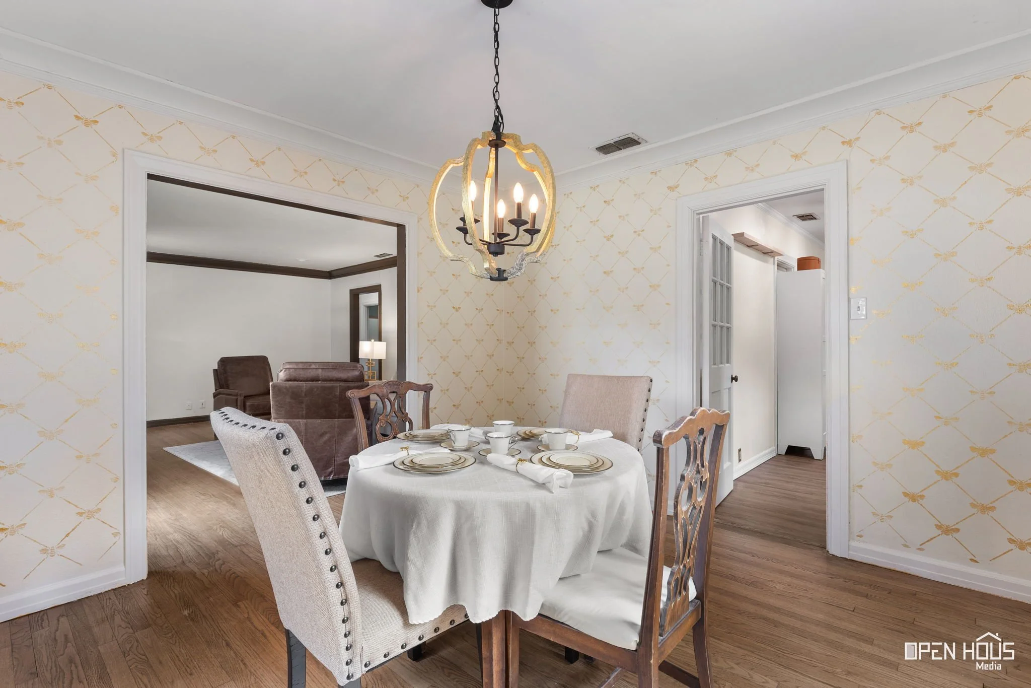 8-web-or-mls-2403-cambridge-ave.jpg