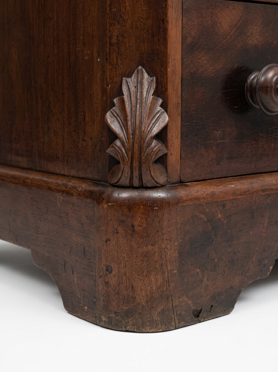 English Chest Acanthus Motif left.png
