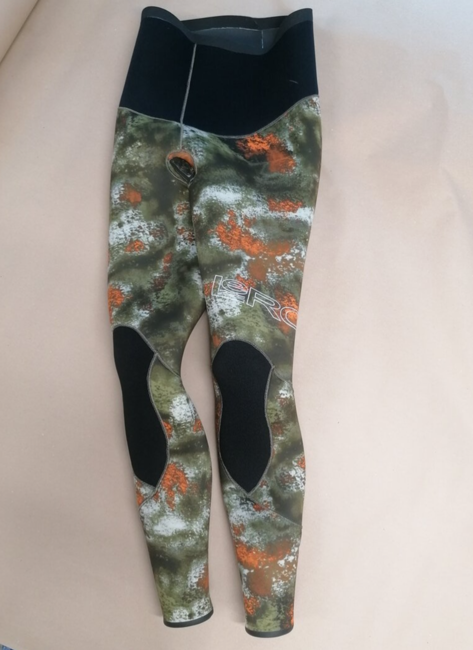 Best spearfishing wetsuits for the UK? Warmest spearfishing wetsuits. Tailored fitted spearfishing wetsuits. Leroi Squid wetsuits. Polosub wetsuits. Pissette for wetsuit. BEST camouflage wetsuit UK.