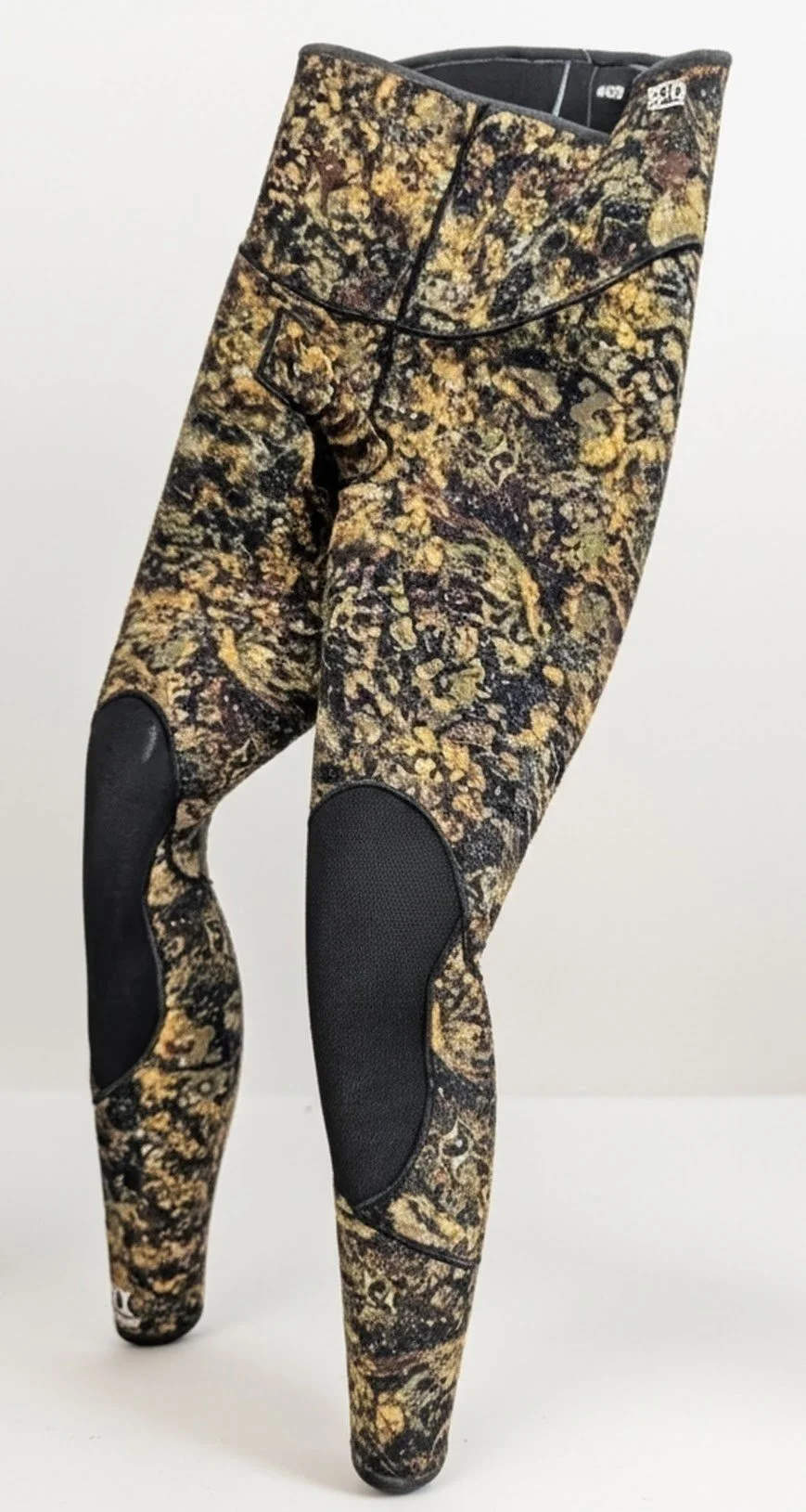 Best spearfishing wetsuits for the UK? Warmest spearfishing wetsuits. Tailored fitted spearfishing wetsuits. Leroi Squid wetsuits. Polosub wetsuits. Pissette for wetsuit. BEST camouflage wetsuit UK.