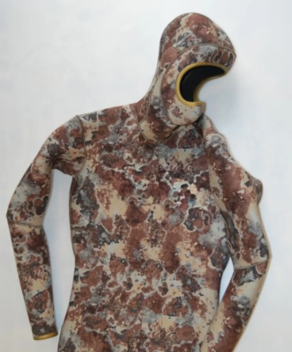 Best spearfishing wetsuits for the UK? Warmest spearfishing wetsuits. Tailored fitted spearfishing wetsuits. Leroi Squid wetsuits. Polosub wetsuits. Pissette for wetsuit. BEST camouflage wetsuit UK.