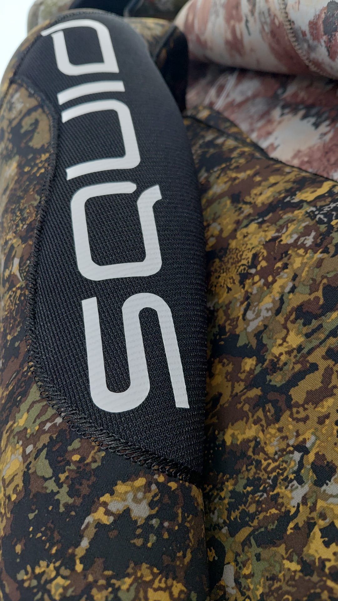 Best spearfishing wetsuits for the UK? Warmest spearfishing wetsuits. Tailored fitted spearfishing wetsuits. Leroi Squid wetsuits. Polosub wetsuits. Pissette for wetsuit. BEST camouflage wetsuit UK.