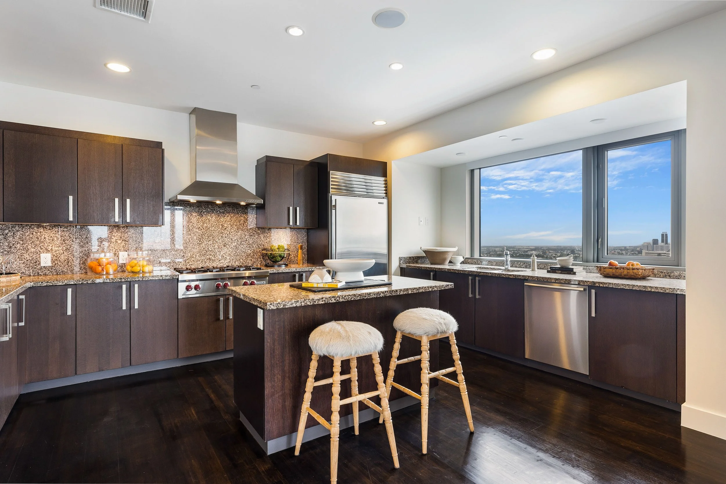 Wilshire 10800 Unit 1901_026.jpg