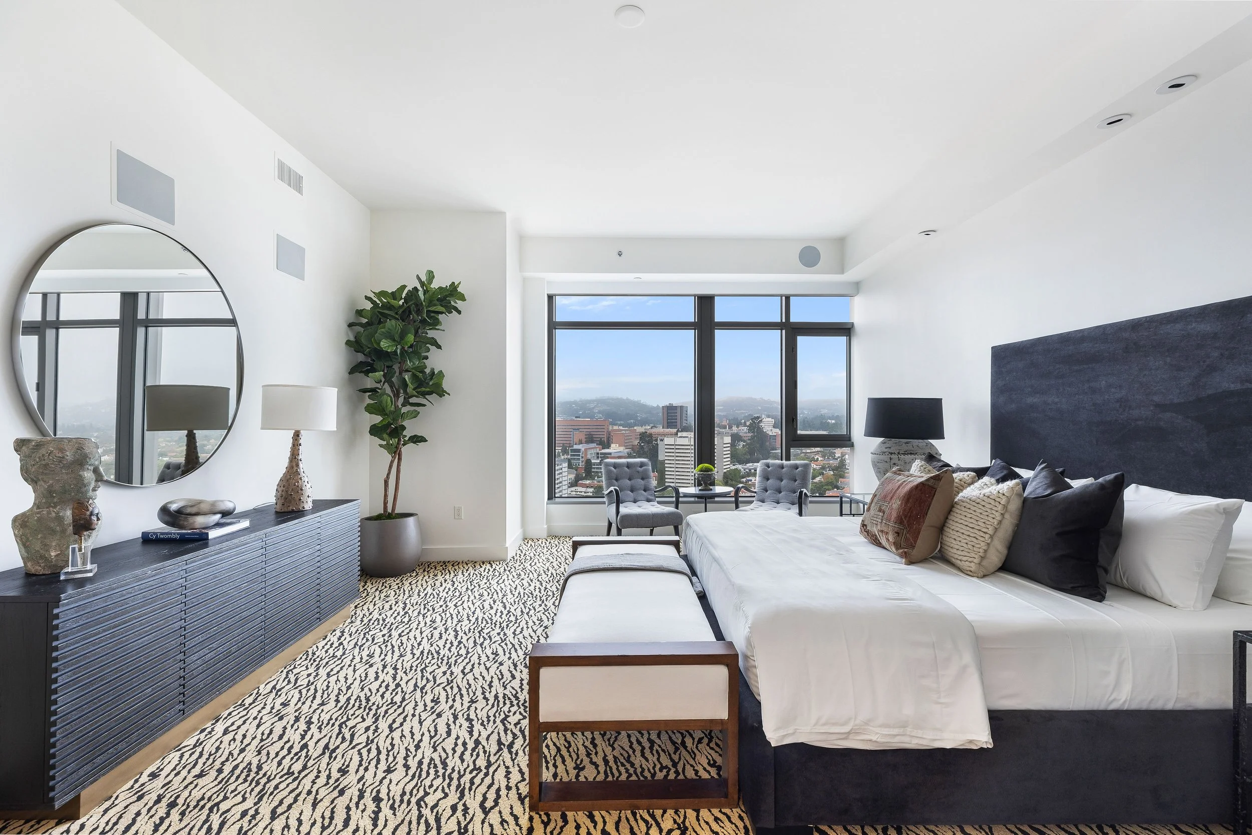 Wilshire 10800 Unit 1901_039.jpg