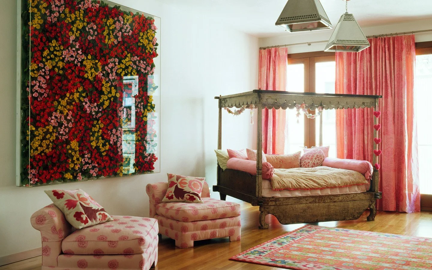 pinkdaybed.jpg