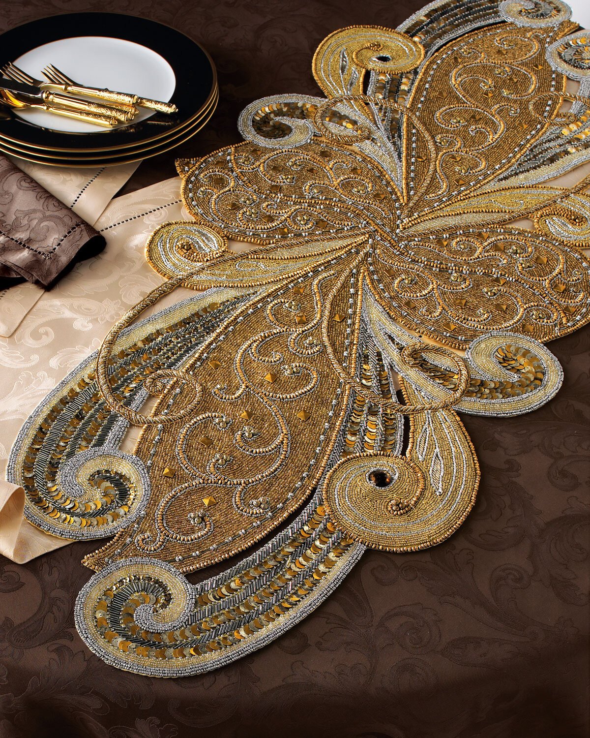 Entertaining Essentials: Serve Up Kim Seybert Glamour...