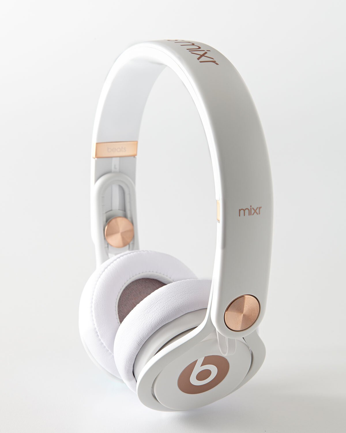 For the Luxist: Rose Gold Beats by Dre...