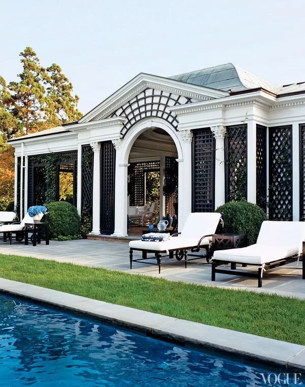 Celebrity Living: Tory's Southampton Estate...