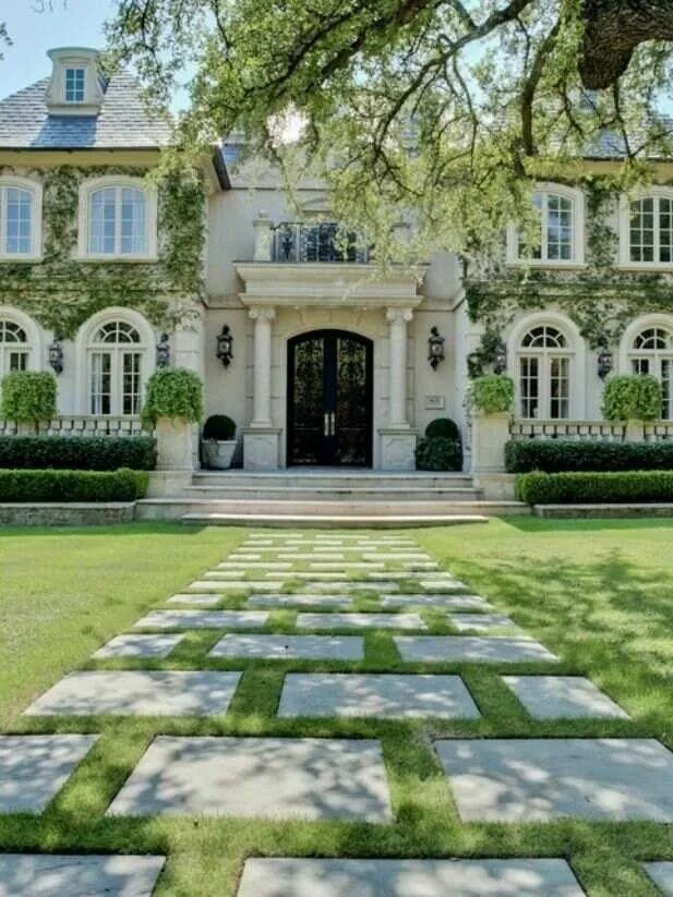 Dream Home: Façade