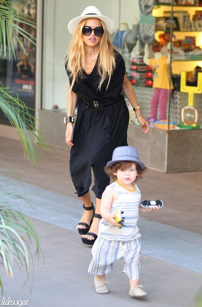Mommy Chic: Zoe It All...