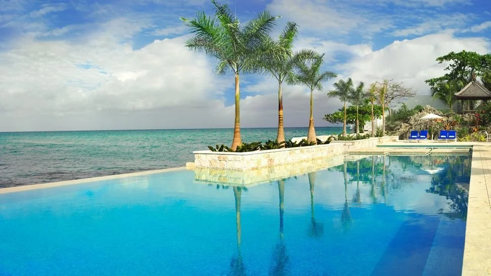 001504-06-outdoor-pool-oceanview.jpg