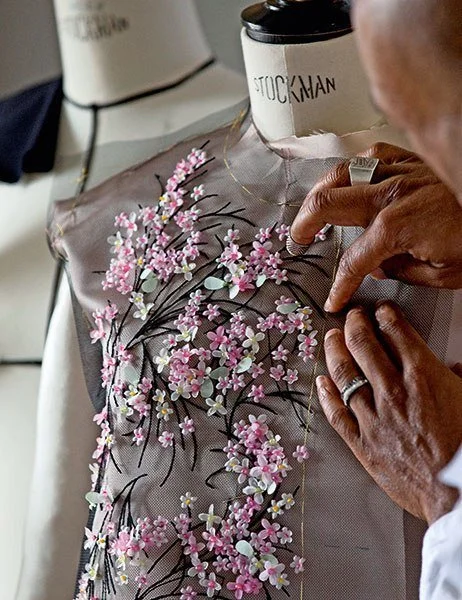 item7.rendition.slideshowVertical.haute-couture-ateliers-book-09-christian-dior.jpg