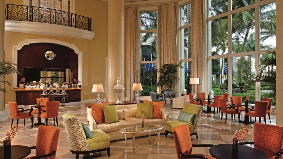 000159-02-lobby-sitting-area.jpg