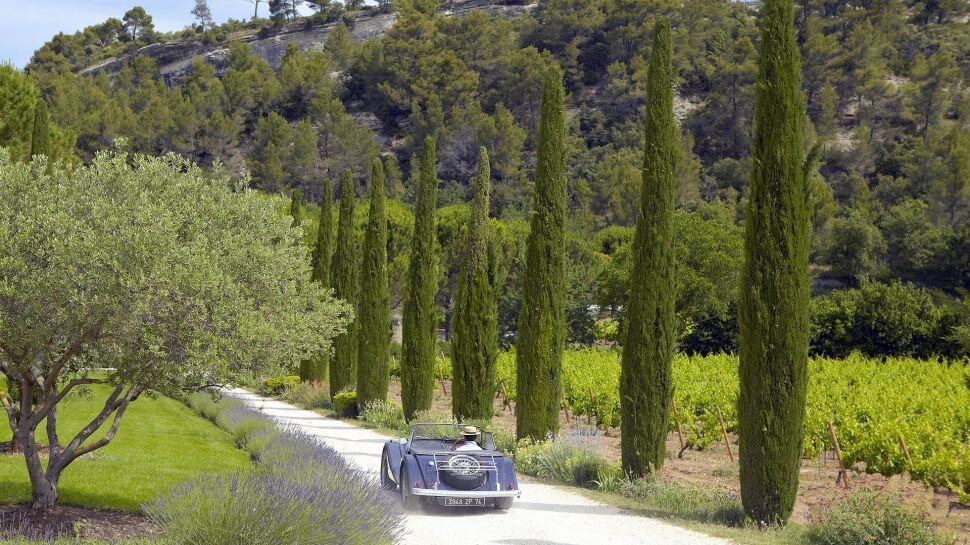 Destinations: A Picturesque 18th-Century Farmhouse in Provence...