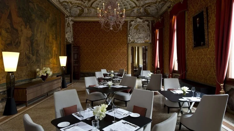 011279-08-RS794_Aman-Canal-Grande-Venice---Red-Dining-Room-lpr.jpg