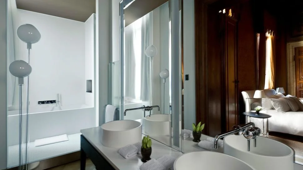 011279-03-RS788_Aman-Canal-Grande-Venice---Sansovino-Stanza-Bathroom.jpg