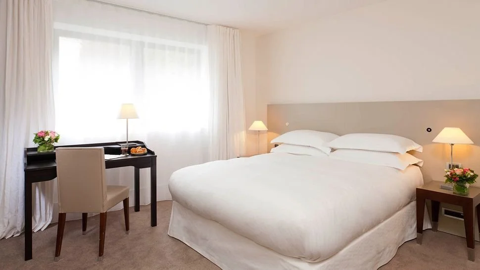 0010334-08-deluxe-boutique-room.jpg