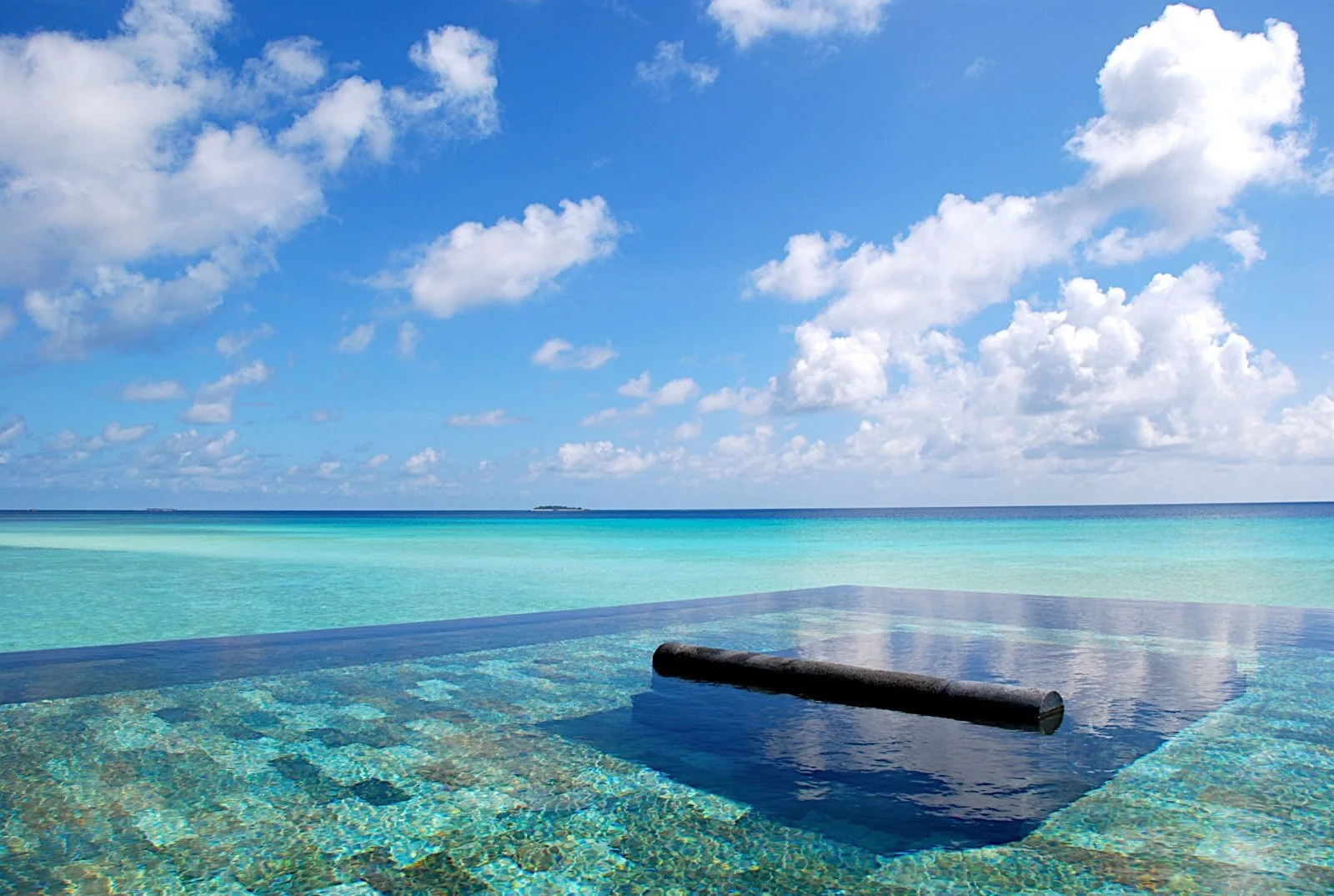 Infinity Pool at One&Only Reethi Rah
