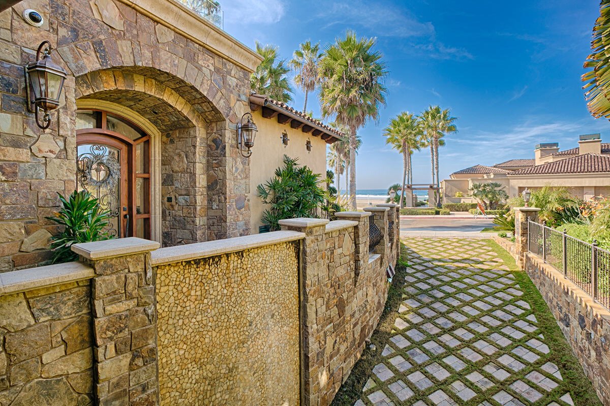 Luxe Accommodations: An Elegant Seaside Villa in Sunny La Jolla... 