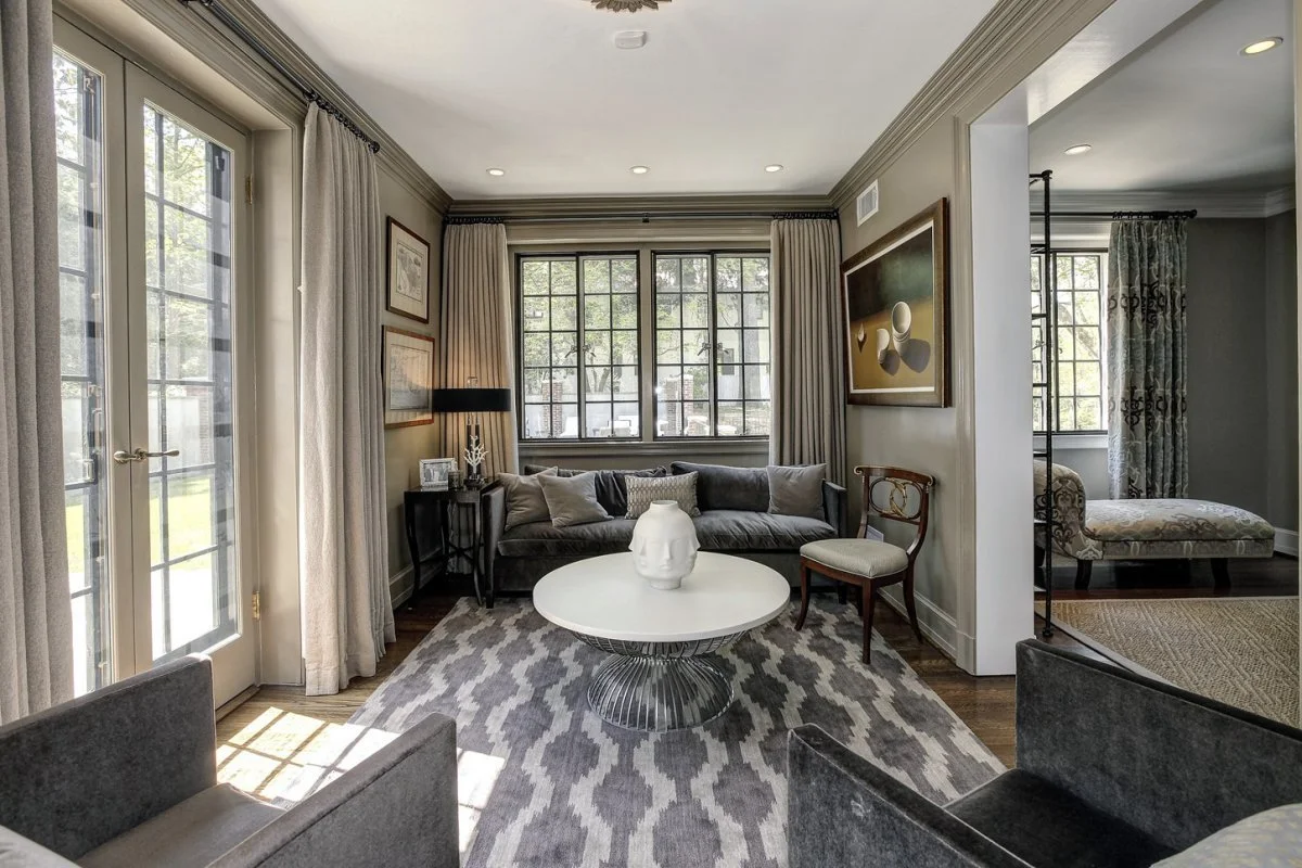there-are-ample-seating-areas-throughout-the-space.jpg