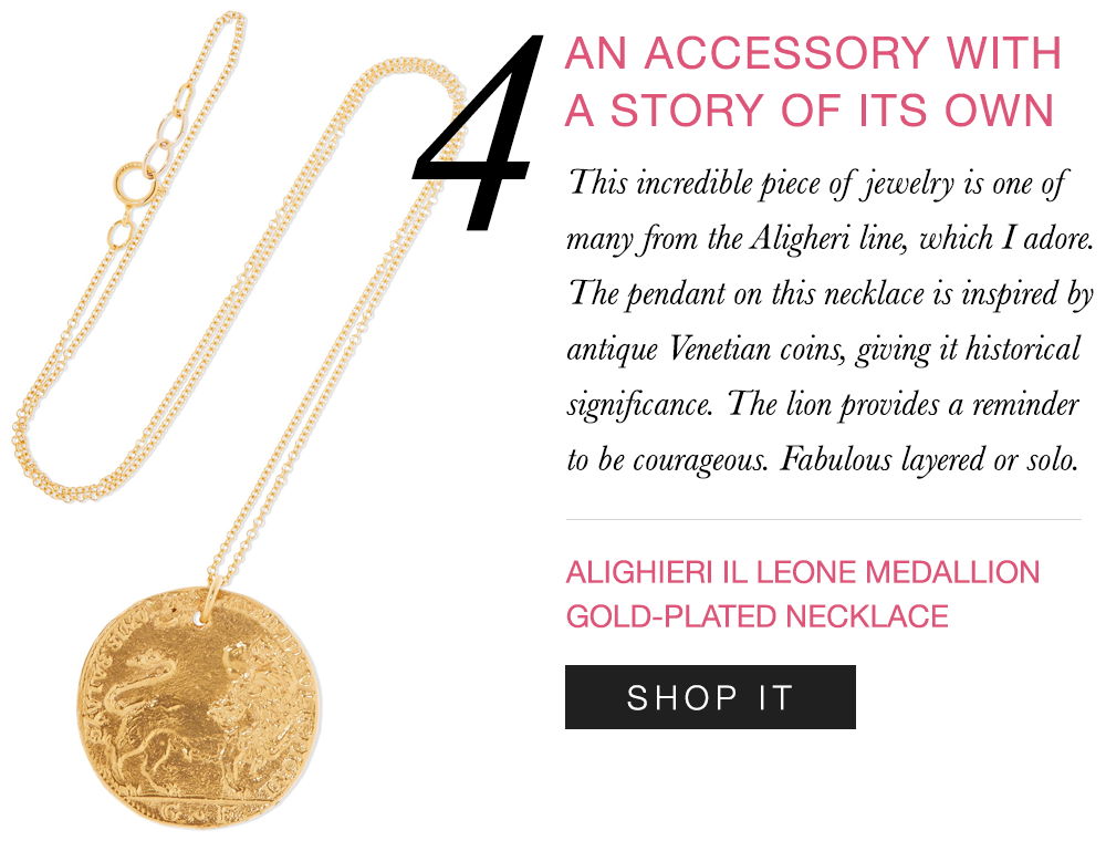  Seriously obsessed with this medallion coin pendant necklace.    Shop it here  >>  