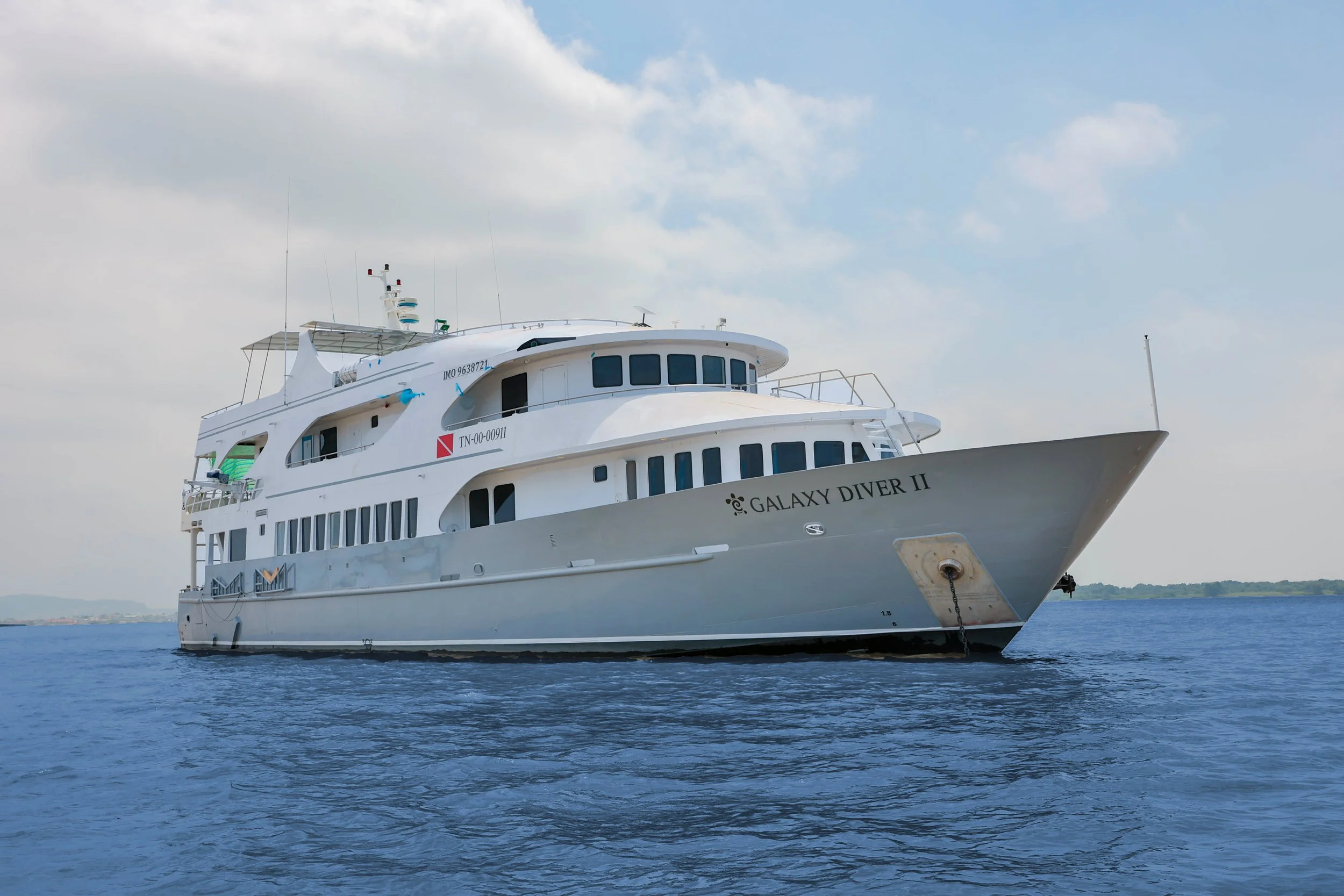 galaxy-diver-2-exterior.jpg (Copy)