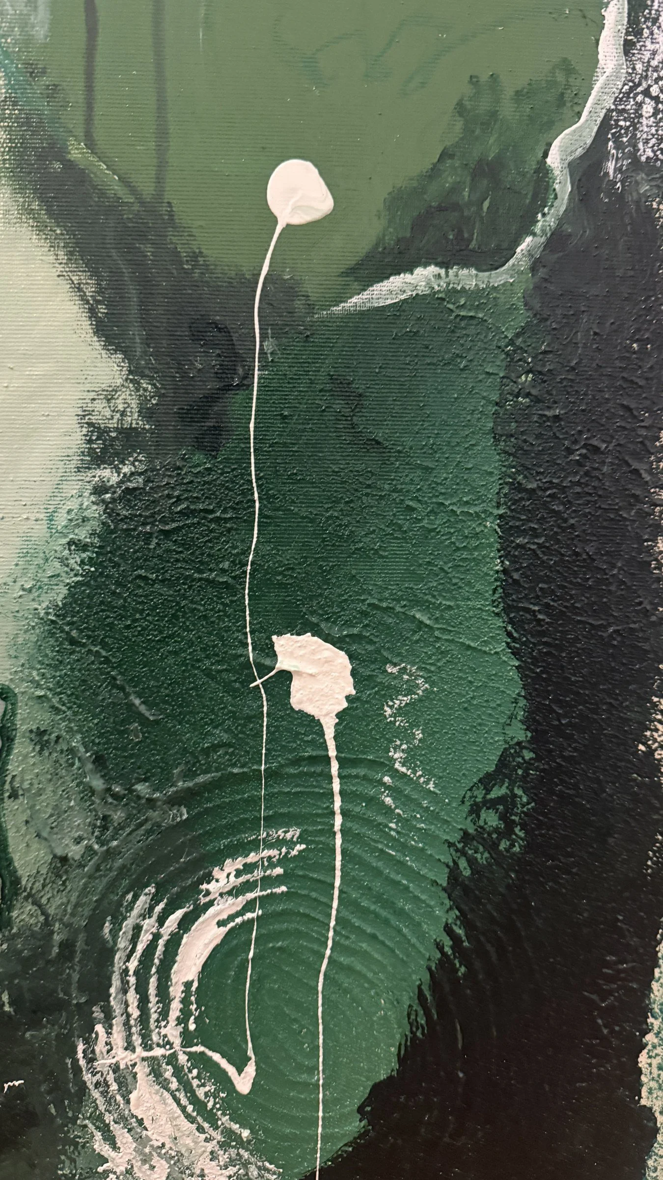The Many Shades of Life close-up detail – textured deep green acrylic with white oil pastel lines, abstrakte Malerei by Sabrina Richter
