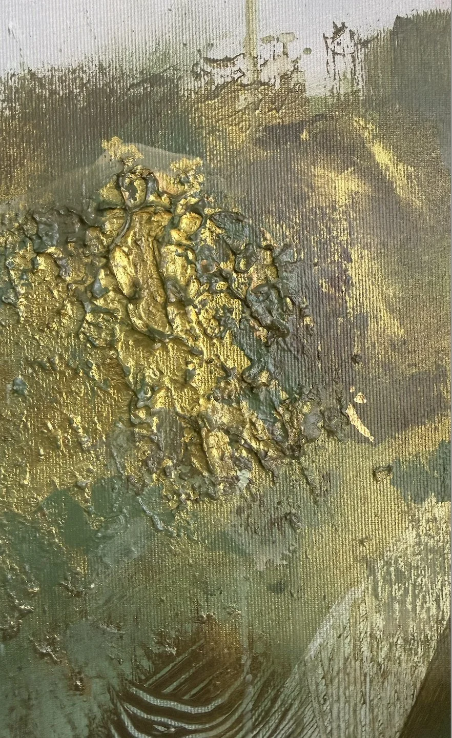 whispering-beneath-the-moss-07-gold-texture-detail-sabrina-richter.jpg