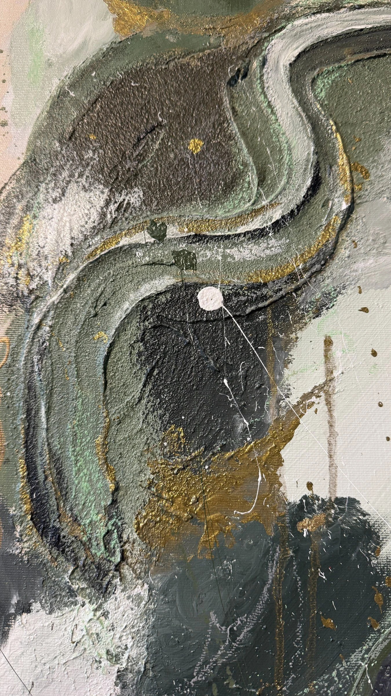 Keep Your Perspective close-up detail of the winding serpent wave in grey, green and gold texture, Schlange Malerei by Sabrina Richter
