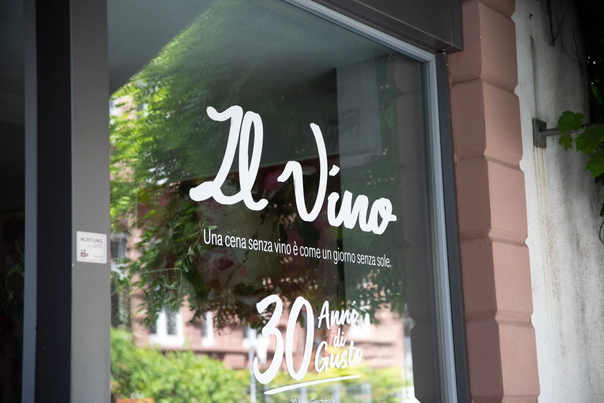 il-vino-frankfurt-restaurant-art-exhibition-seen-and-unseen-sabrina-tina-richter.jpg
