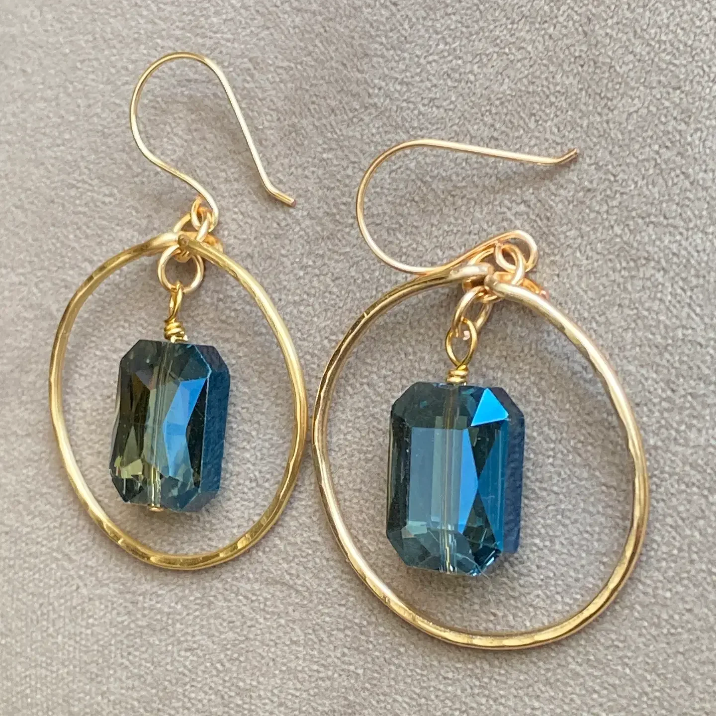 GOLD HAMMERED HOOP EARRINGS